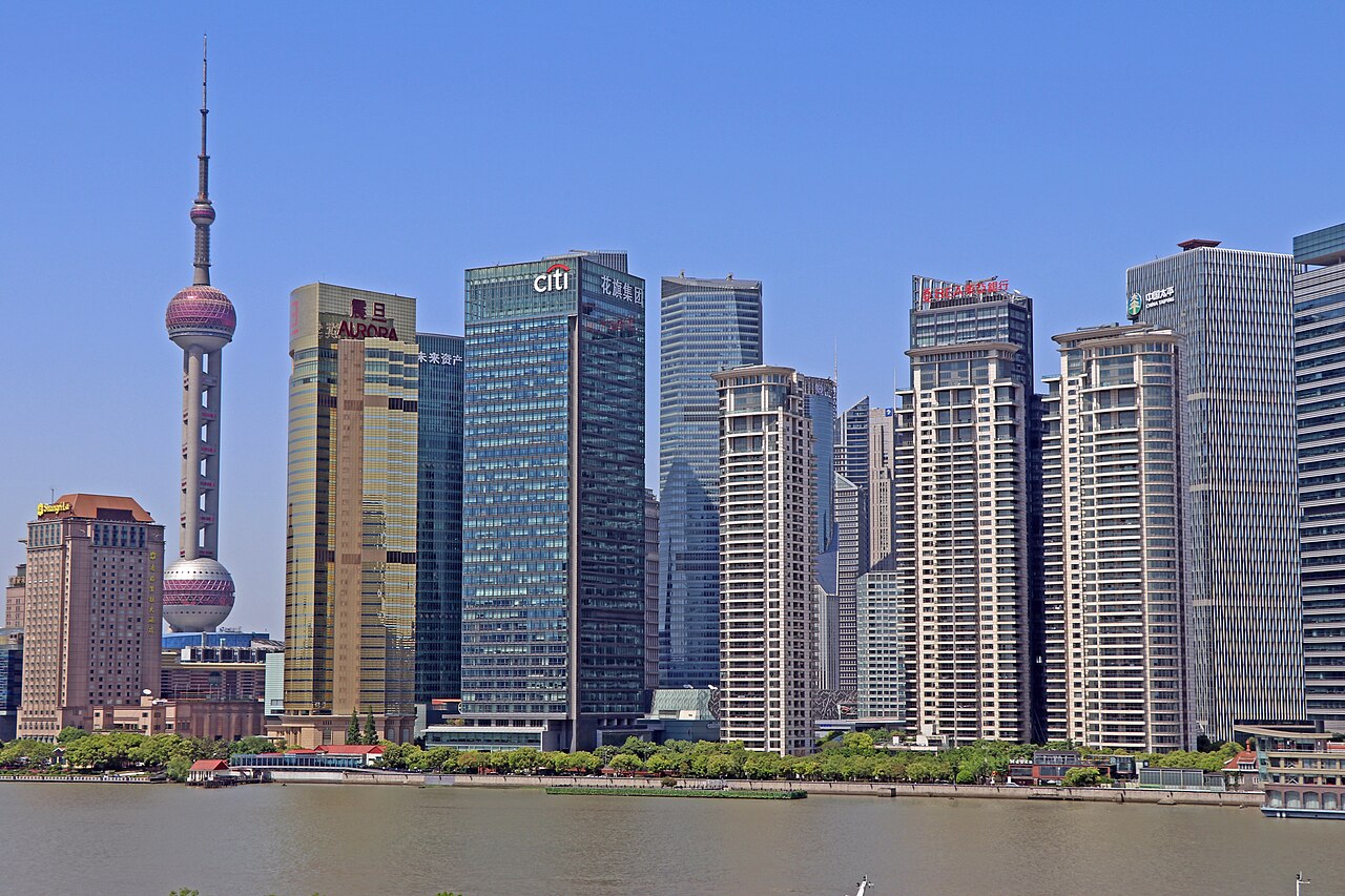 上海陆家嘴城市天际线与东方明珠